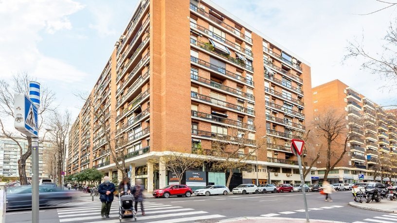 Immeuble residentiel dans Madrid, Madrid à vendre - Photo de l’immeuble – Image 1 sur 2