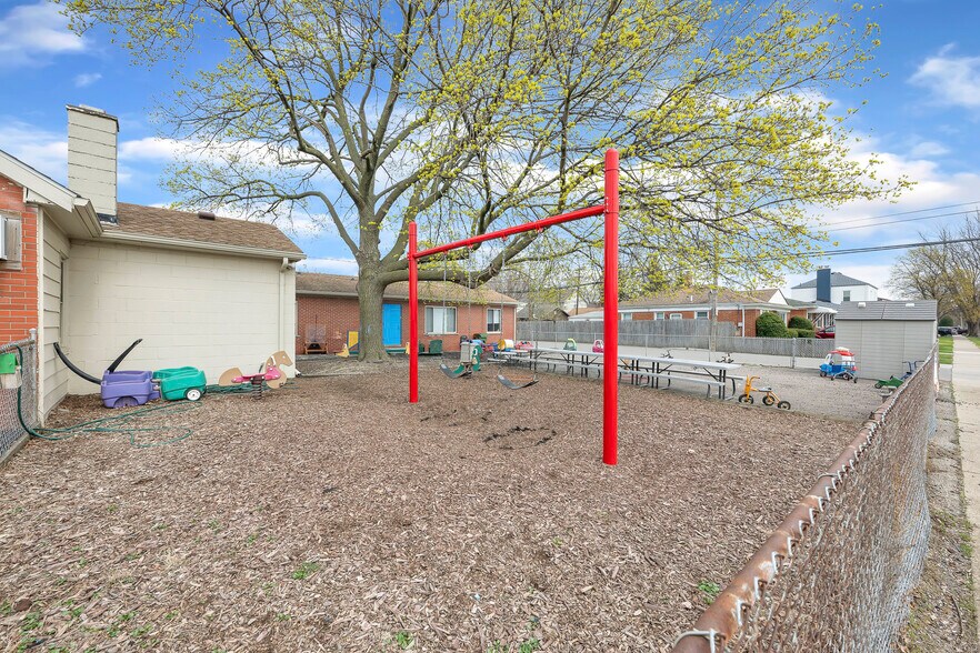 5043 Allen Rd, Allen Park, MI à vendre - Photo de l’immeuble – Image 3 sur 26