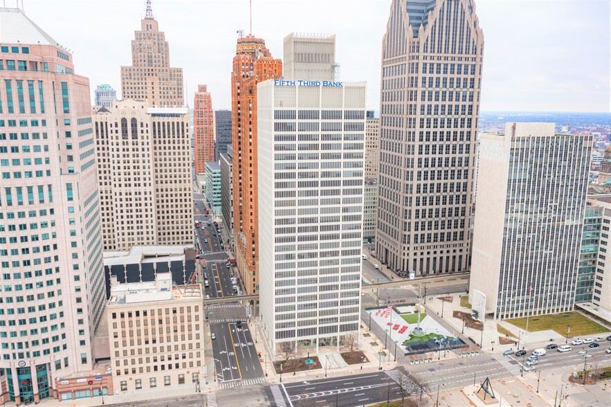 1 Woodward Ave, Detroit, MI à louer - Photo de l’immeuble – Image 2 sur 9