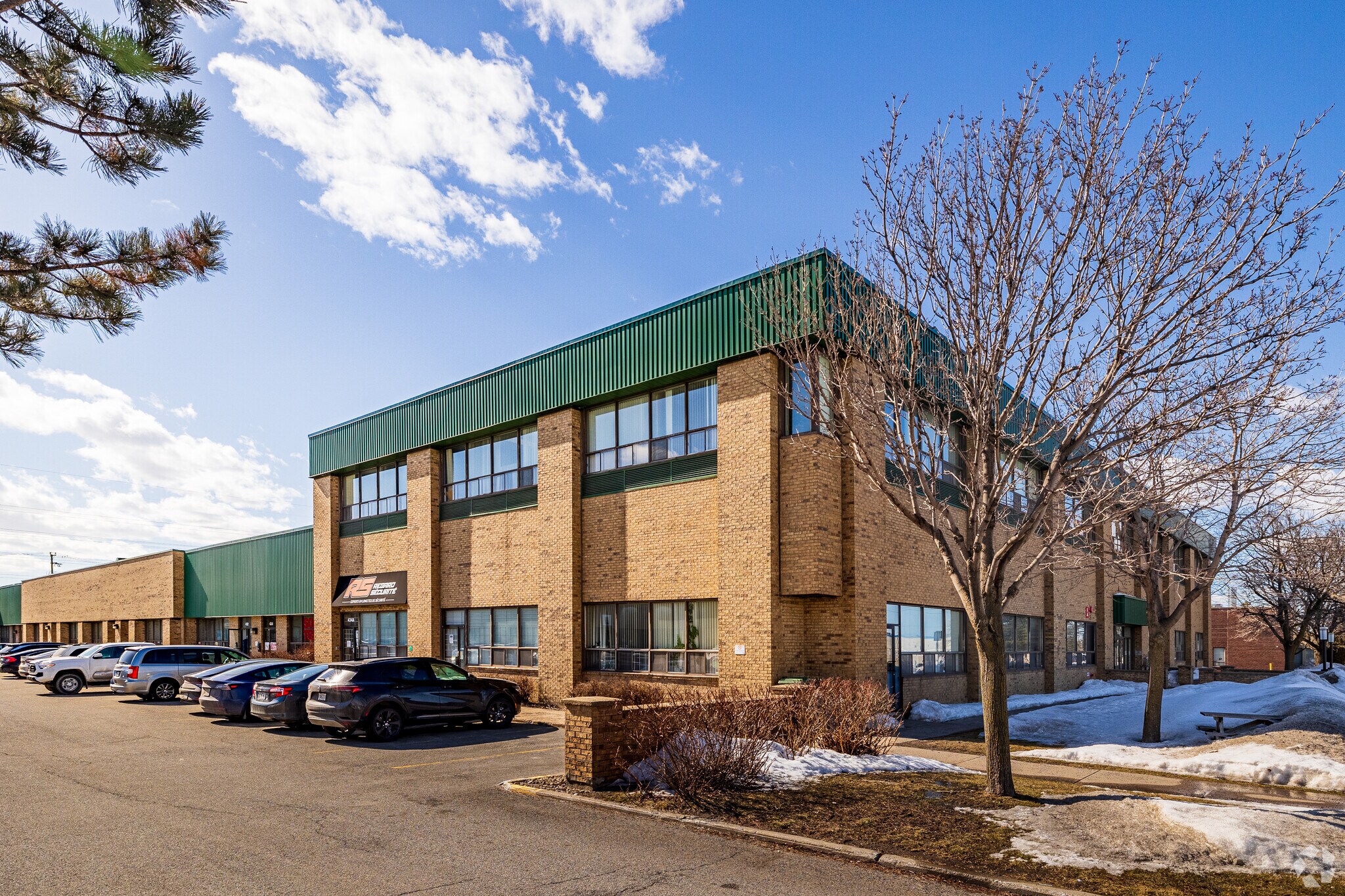 392-440 Rue Isabey, Montréal, QC à louer Photo de l’immeuble– Image 1 sur 6