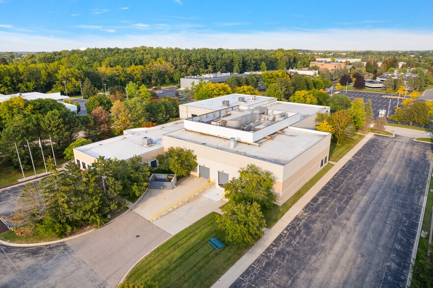 47785 W Anchor Ct, Plymouth, MI à louer - Aérien – Image 2 sur 8