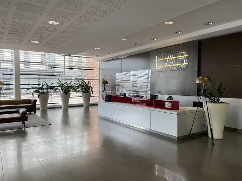 Bureau dans Ivry-sur-Seine à louer - Hall d’entrée – Image 3 sur 13