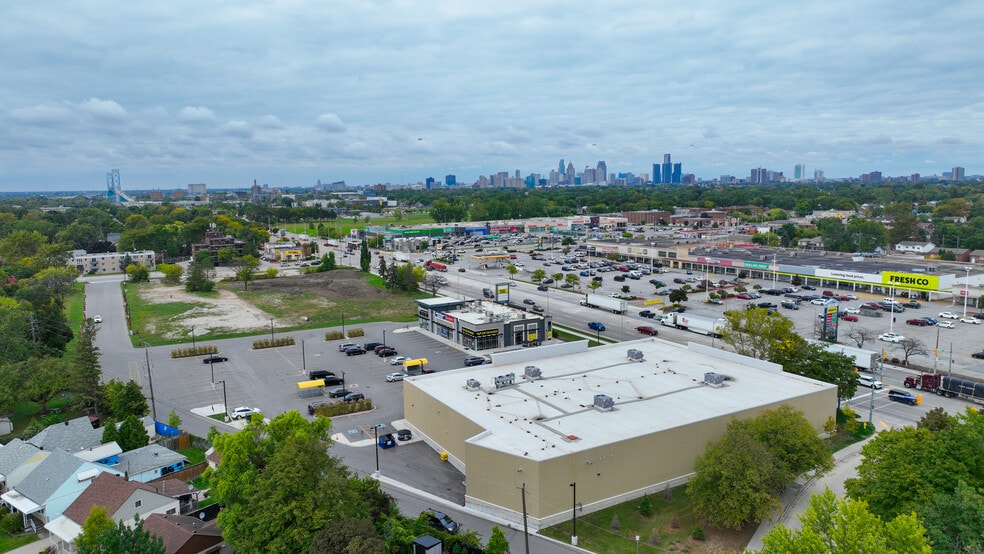 1475 Huron Church Rd, Windsor, ON à louer - Photo de l’immeuble – Image 2 sur 6