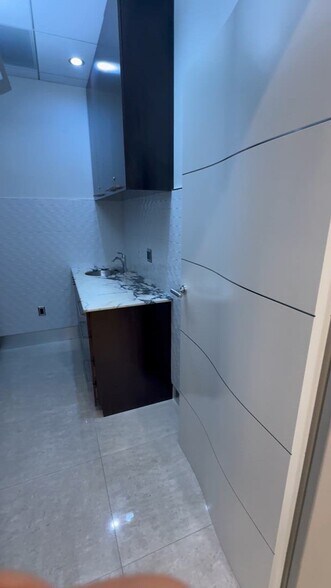6705 S Red Rd, South Miami, FL à vendre - Vidéo sur l’annonce professionnelle – Image 2 sur 10