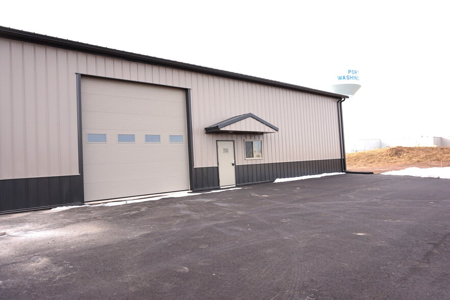 733 Maritime Dr, Port Washington, WI à vendre - Photo de l’immeuble – Image 1 sur 2