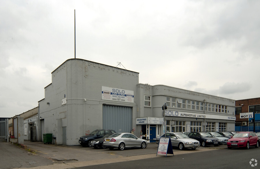 Braintree Rd, Ruislip à louer - Photo de l’immeuble – Image 2 sur 17