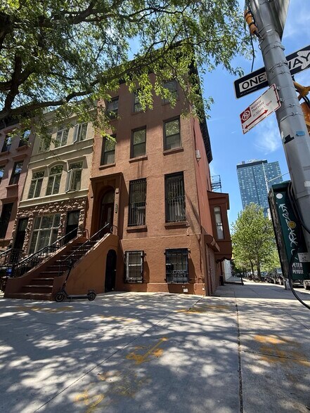 516 Carlton Ave, Brooklyn, NY à louer - Photo de l’immeuble – Image 2 sur 4