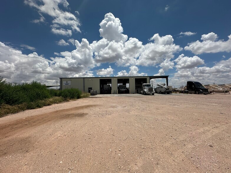 7300 S County Road 1270, Midland, TX à louer - Photo de l’immeuble – Image 3 sur 9