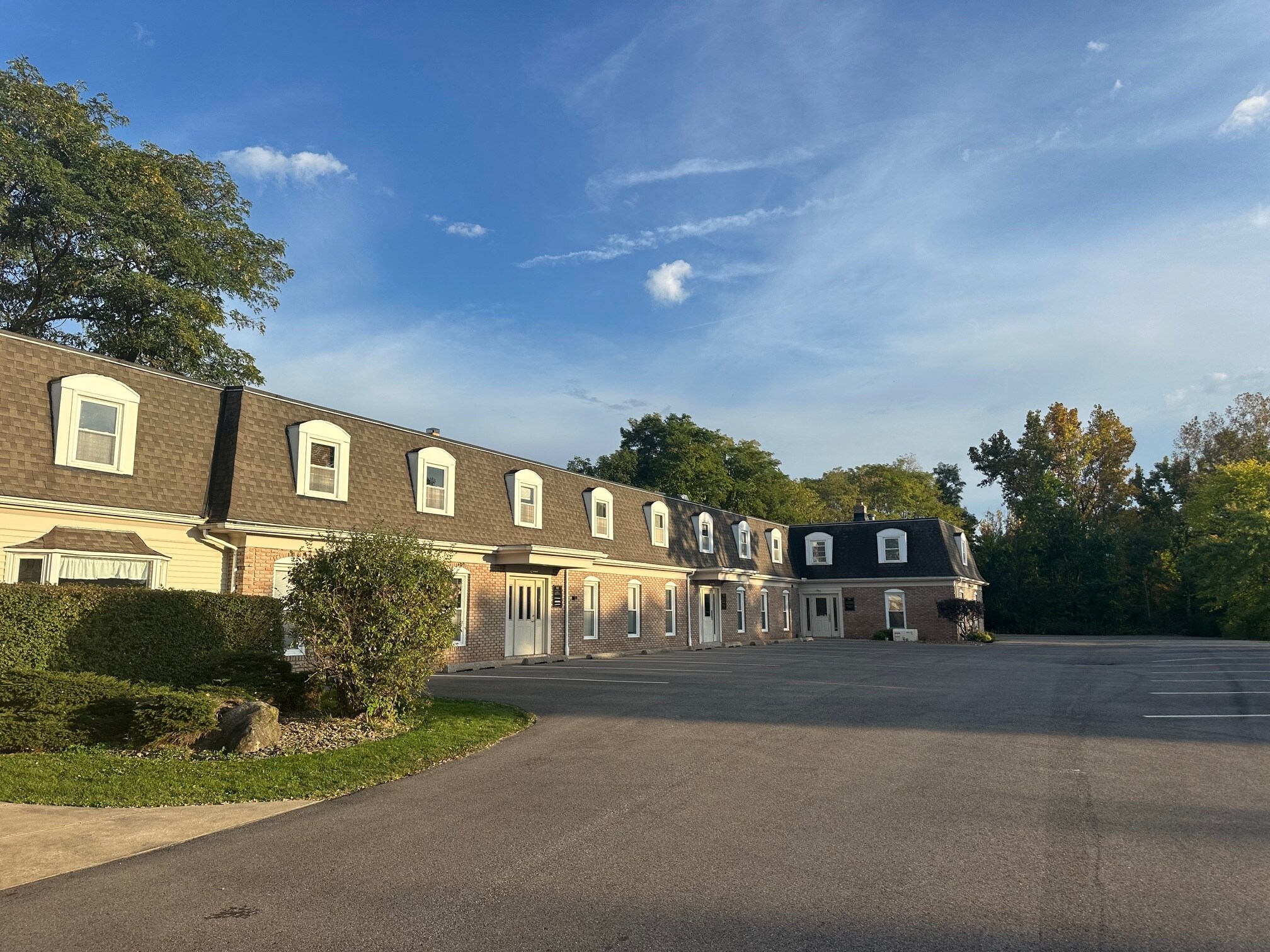 8437 Mayfield Rd, Chesterland, OH à vendre Photo principale– Image 1 sur 9