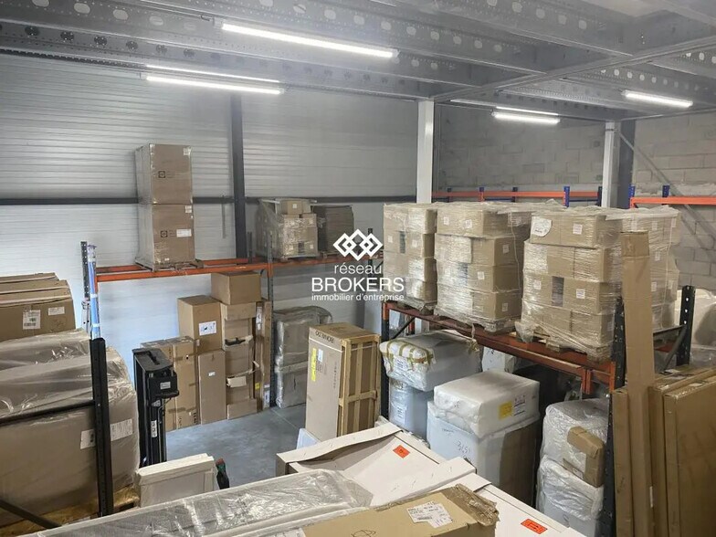 Local d'activités dans Le Cannet-des-Maures à vendre - Photo de l’immeuble – Image 3 sur 12