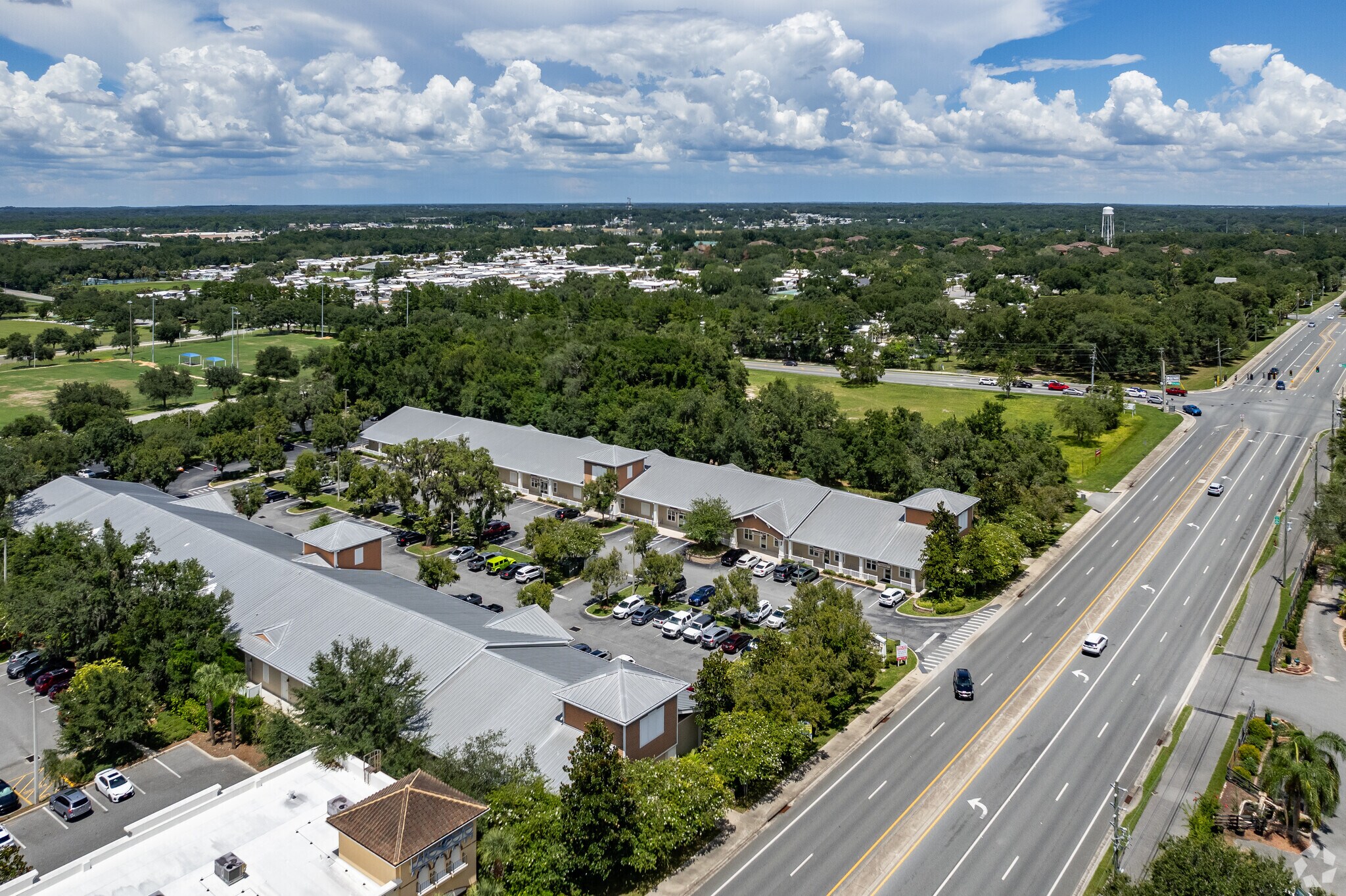 733 & 737 County Road 466, Lady Lake, FL à vendre Photo de l’immeuble– Image 1 sur 9