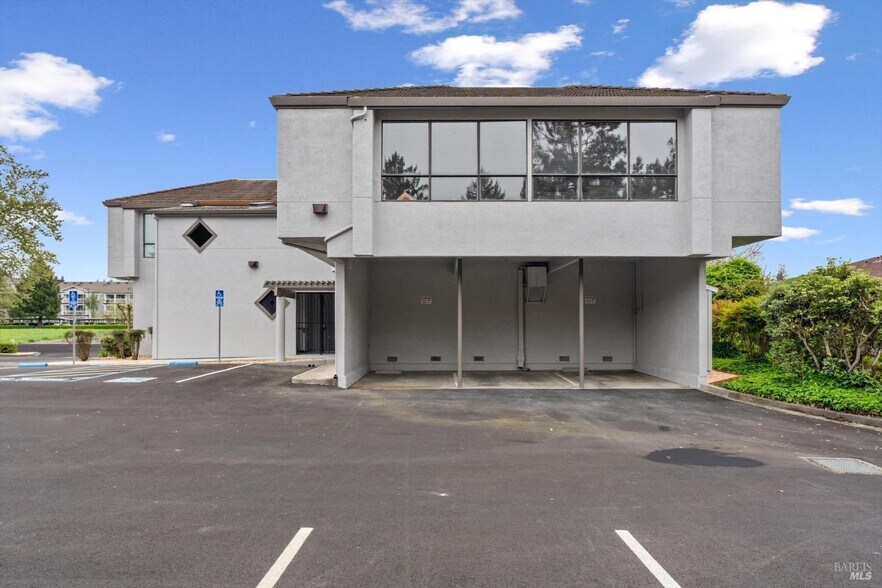 1370 Medical Center Dr, Rohnert Park, CA à louer - Photo de l’immeuble – Image 3 sur 34