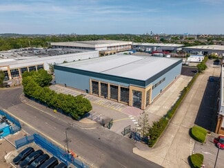 Plus de détails pour Dean Way, Southall - Industriel/Logistique à louer
