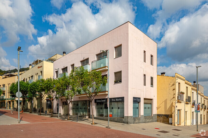 Immeuble residentiel dans Santa Coloma de Cervelló, Barcelona à vendre - Photo de l’immeuble – Image 1 sur 2