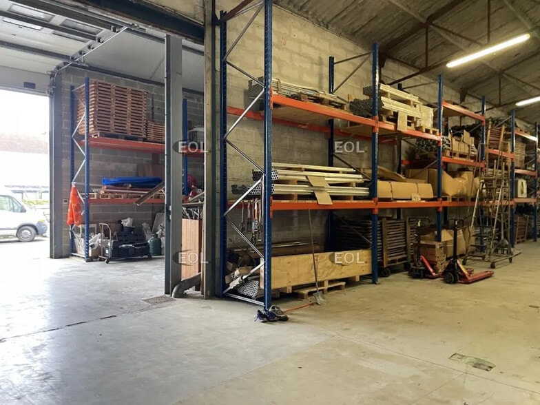 Local d'activités dans Le Mesnil-Aubry à vendre - Photo de l’immeuble – Image 3 sur 10