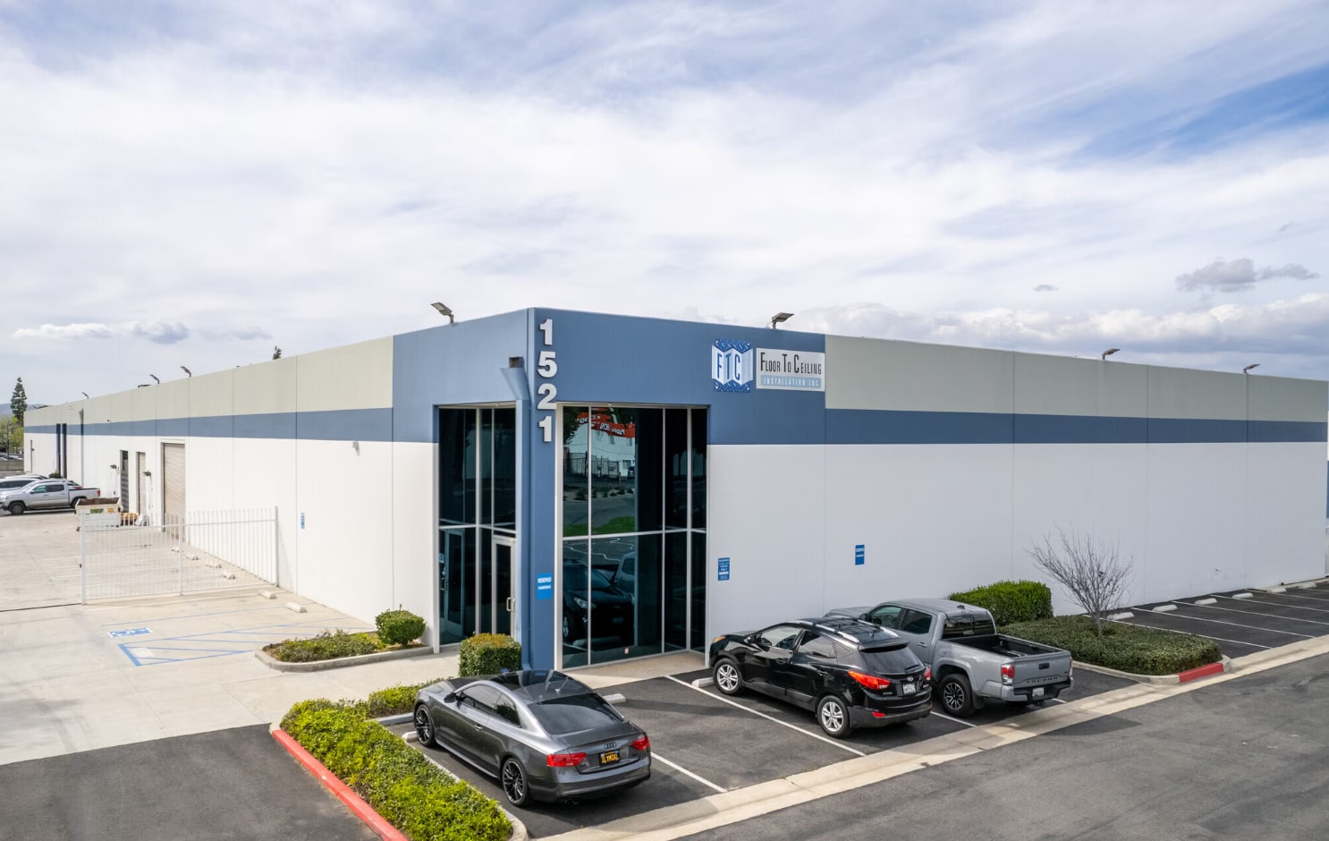 1521 W Pomona Rd, Corona, CA à louer Photo de l’immeuble– Image 1 sur 9