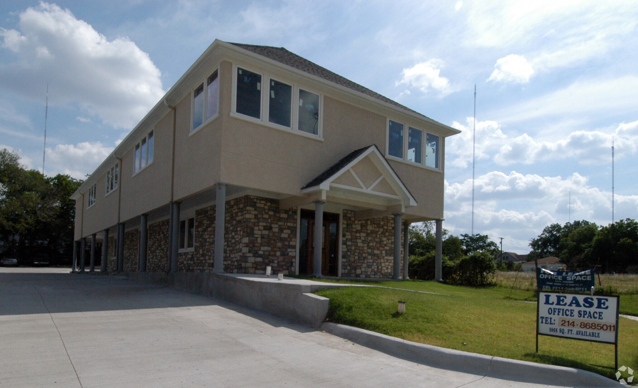 320 W Belt Line Rd, Cedar Hill, TX à louer Photo principale– Image 1 sur 4