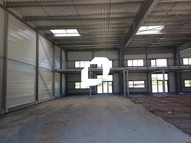 Local d'activités dans Thouaré-sur-Loire à vendre - Photo de l’immeuble – Image 2 sur 12