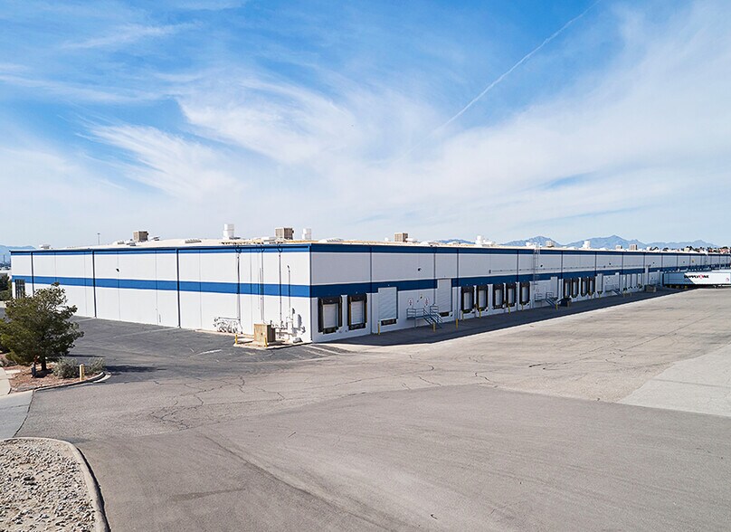 12135 Esther Lama Dr, El Paso, TX à louer - Photo de l’immeuble – Image 3 sur 8