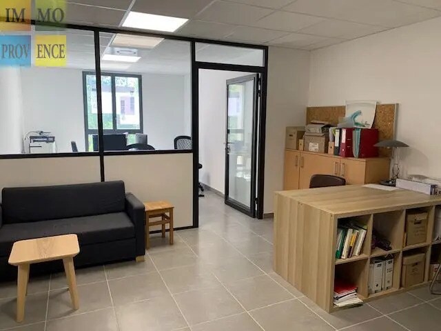 Bureau dans Venelles à louer - Photo de l’immeuble – Image 2 sur 4