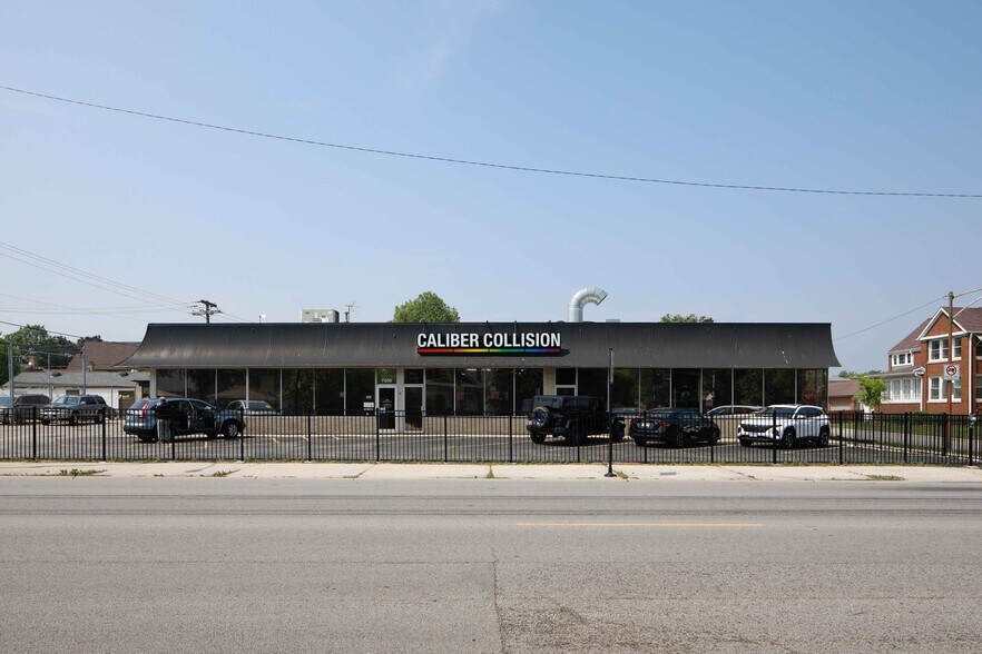 7606 W Touhy Ave, Chicago, IL à vendre - Photo de l’immeuble – Image 3 sur 11