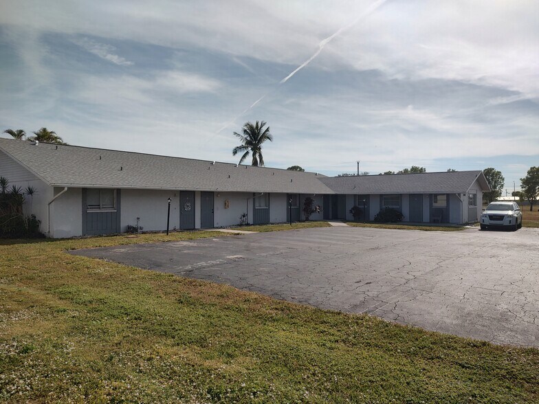 3909 Skyline Blvd, Cape Coral, FL à vendre - Photo principale – Image 1 sur 11
