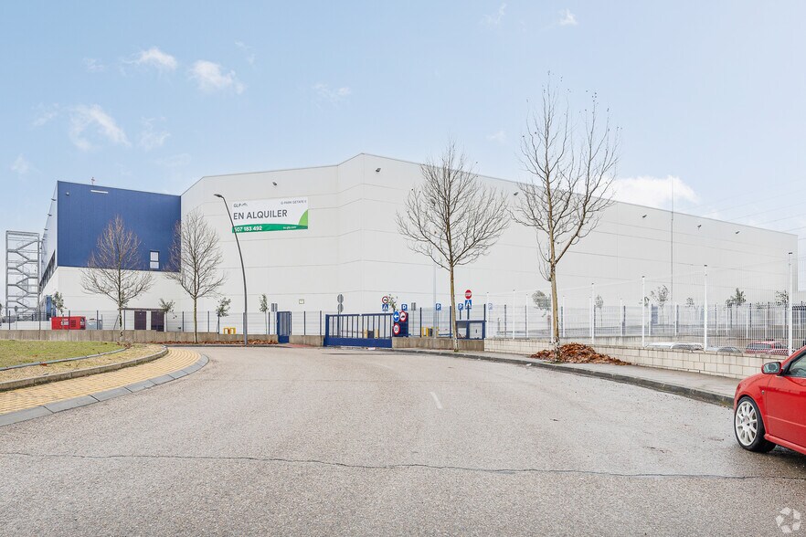 Calle de los Gavilanes Glorieta, 7, Getafe, Madrid à louer - Photo de l’immeuble – Image 1 sur 3