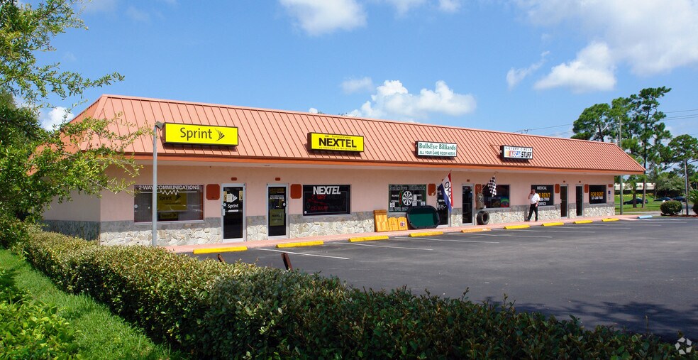 230-240 S Wickham Rd, West Melbourne, FL à louer - Photo de l’immeuble – Image 2 sur 5