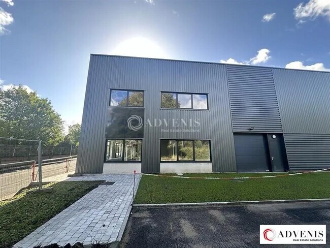 Plus de détails pour Local d’activités à vendre