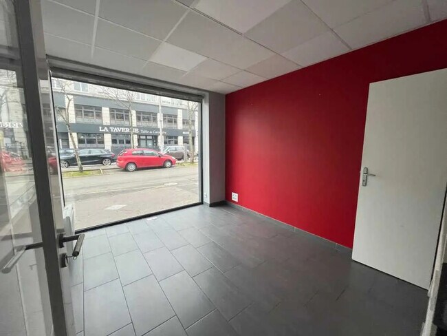Plus de détails pour 44 Avenue Albert De Mun, Saint-Nazaire - Local commercial à louer