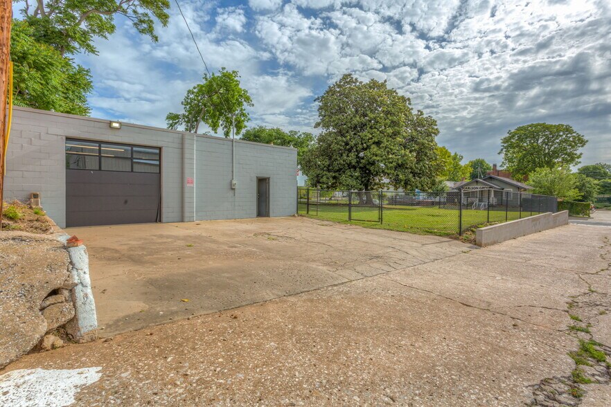 1128 S Elgin Ave, Tulsa, OK à louer - Photo de l’immeuble – Image 2 sur 33