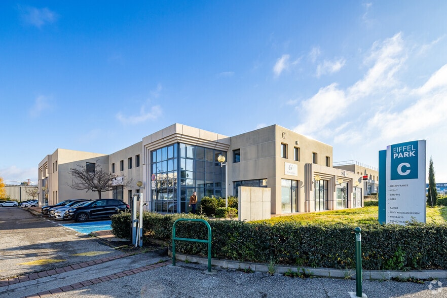 415 Rue Claude Nicolas Ledoux, Aix-en-Provence à louer - Photo de l’immeuble – Image 2 sur 2