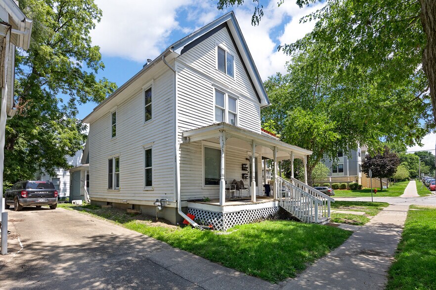 530 E Washington St, Iowa City, IA à vendre - Photo de l’immeuble – Image 1 sur 4