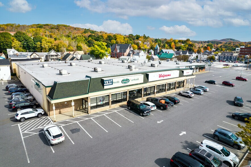 355 N Main St, Barre City, VT à louer - Photo de l’immeuble – Image 1 sur 9
