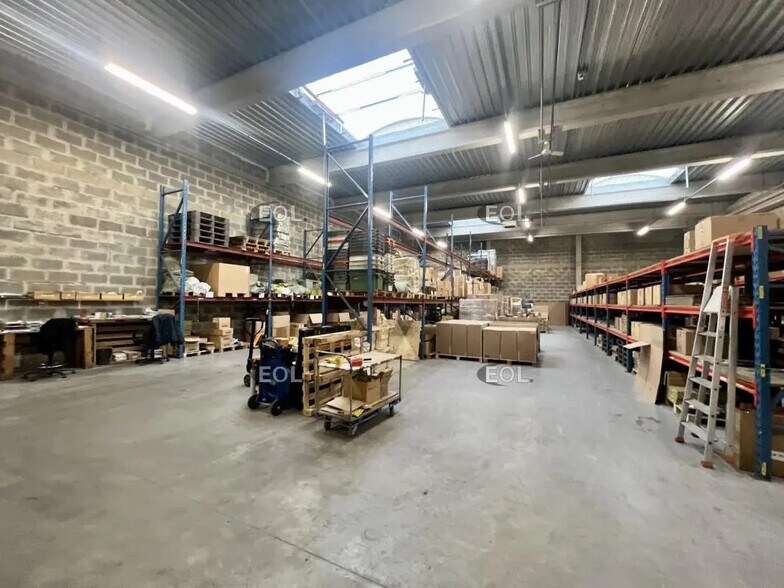 Local d’activités dans Le Bourget à louer - Photo de l’immeuble – Image 2 sur 2