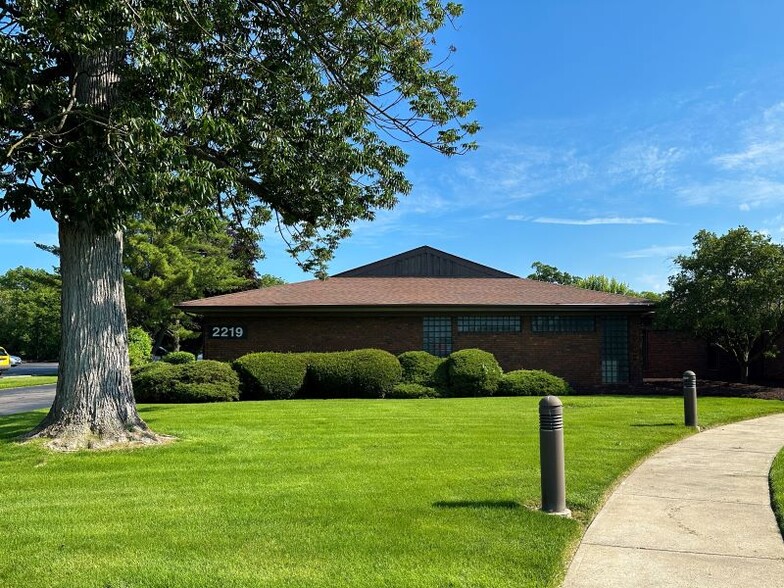 2211-2219 Arbor Blvd, Dayton, OH à louer - Photo de l’immeuble – Image 3 sur 7