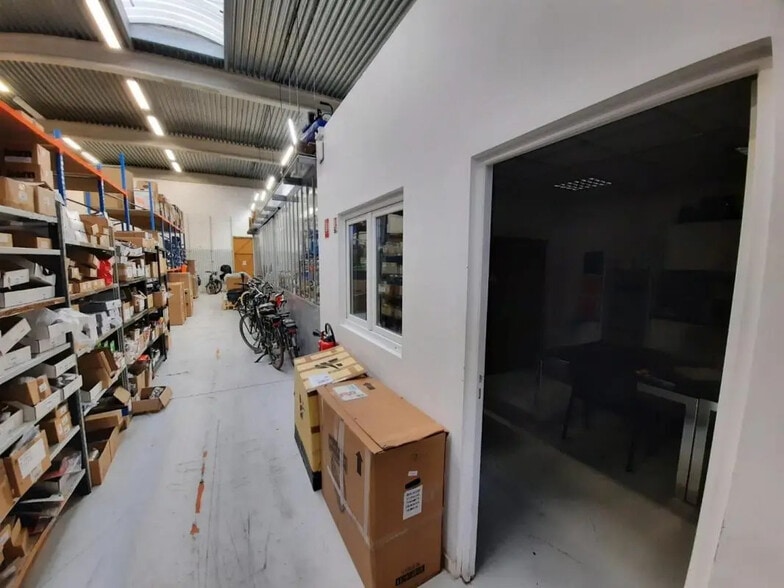 Local d’activités dans Éragny à louer - Photo de l’immeuble – Image 3 sur 6