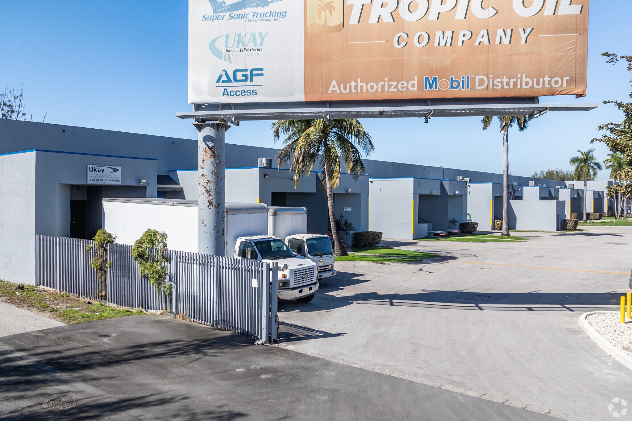 9970 NW 89th Ct, Medley, FL à louer Photo principale– Image 1 sur 18