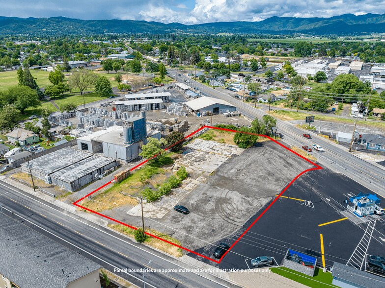 943 Summit Ave, Medford, OR à vendre - Photo de l’immeuble – Image 2 sur 18