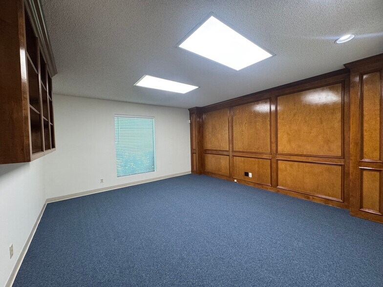 9227 Thomasville Dr, Houston, TX à louer - Photo intérieure – Image 3 sur 22