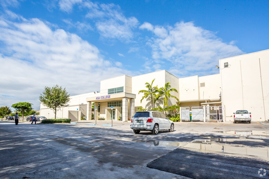 530 W 49th St, Hialeah, FL à louer - Photo de l’immeuble – Image 2 sur 2