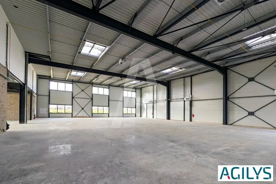 Local d’activités dans Villebon-sur-Yvette à louer - Photo de l’immeuble – Image 3 sur 12