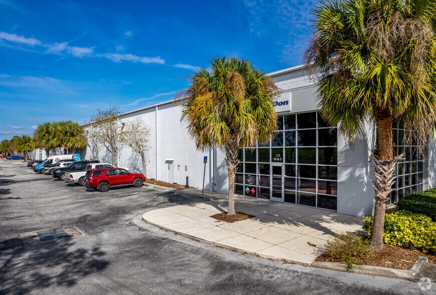1551 102nd Ave N, Saint Petersburg, FL à louer - Photo principale – Image 1 sur 8