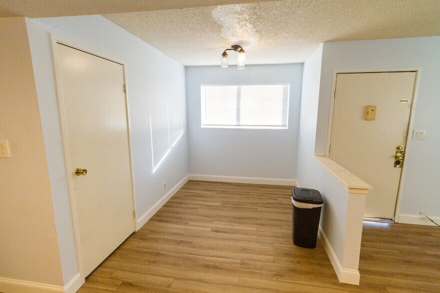 523 Fir St, Boulder City, NV à vendre - Photo intérieure – Image 2 sur 8