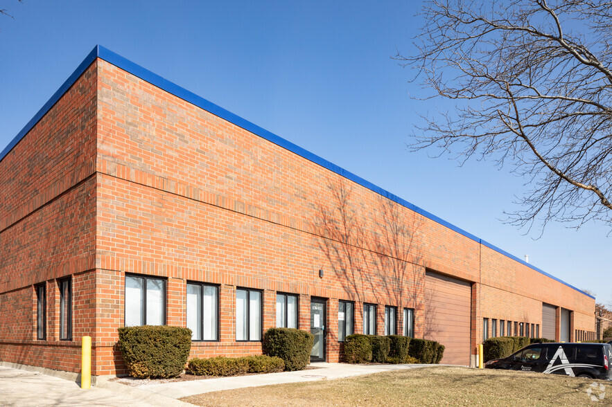 490 Windy Point Dr, Glendale Heights, IL à louer - Photo de l’immeuble – Image 1 sur 5