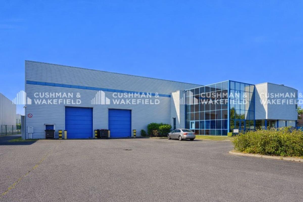 Local d'activités dans Le Plessis-Pâté à vendre Photo de l’immeuble– Image 1 sur 14