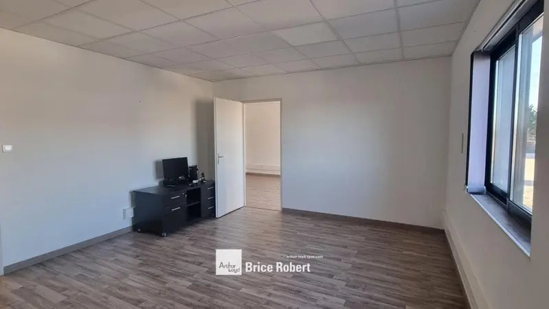 214 Rue De L'Artisanat, Saint-André-de-Corcy à louer - Photo intérieure – Image 2 sur 10