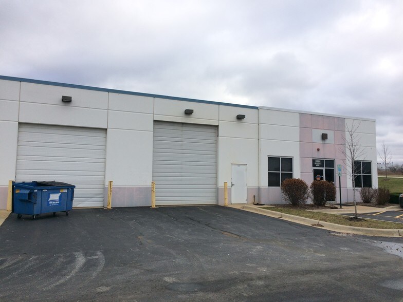 1221 Commerce Dr, Crete, IL à louer - Photo de l’immeuble – Image 2 sur 30