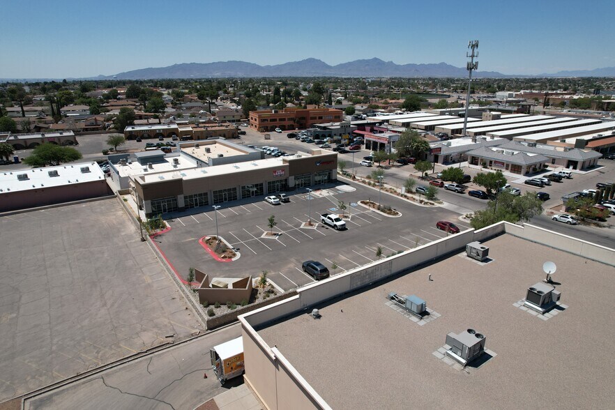 10970 Ben Crenshaw dr, El Paso, TX à louer - Photo de l’immeuble – Image 2 sur 9