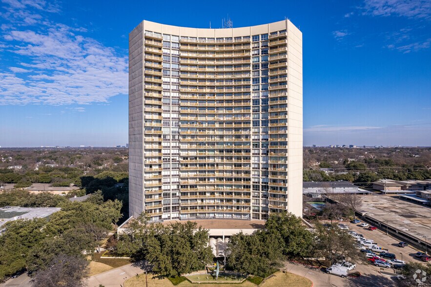 6211 W Northwest Hwy, Dallas, TX à vendre - Photo de l’immeuble – Image 2 sur 29